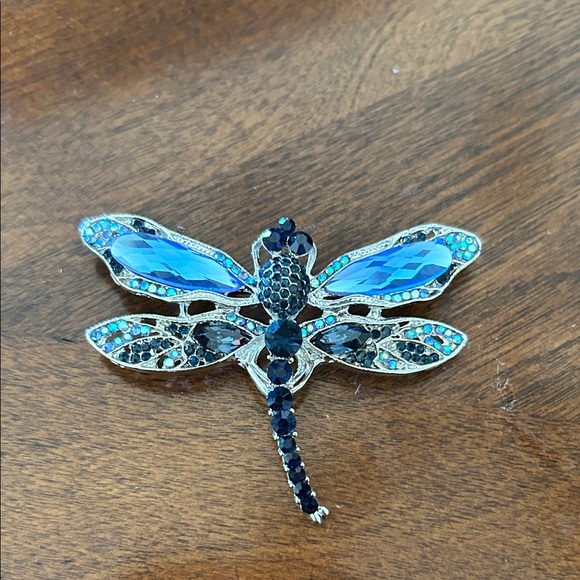 Jewelry - Vintage blue and green dragonfly brooch